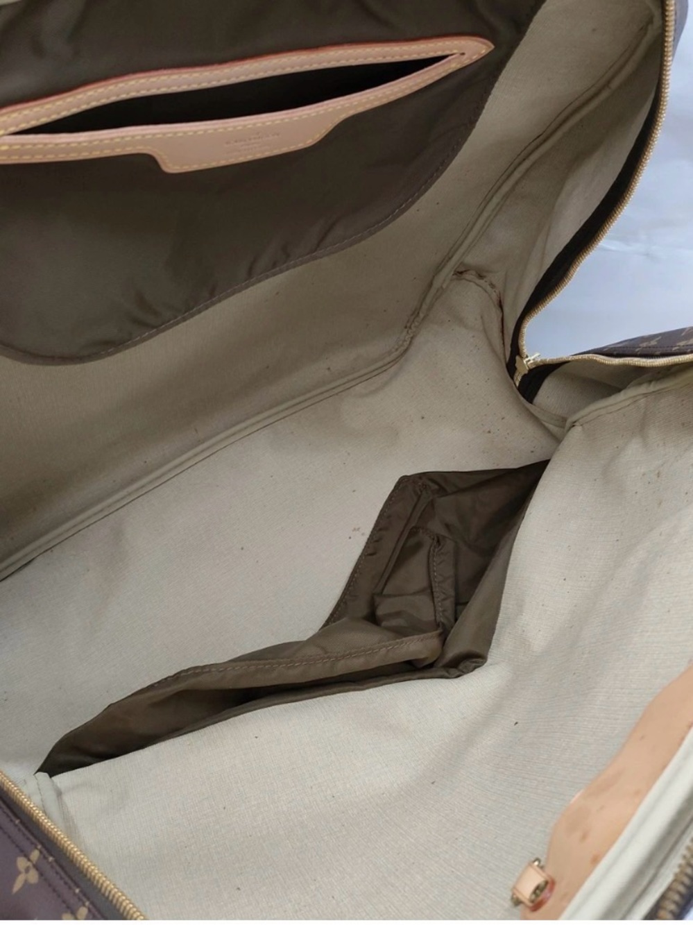 Louis Vuitton Monogram Canvas Travel or gym bag in Brown with Tan Trim - Picture 9 of 14